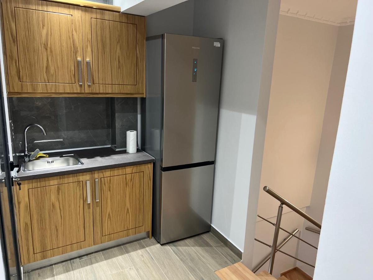 Kontis' Deluxe Furnished Apartment Loutráki Eksteriør billede