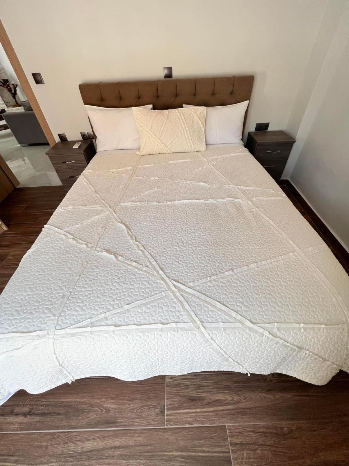 Kontis' Deluxe Furnished Apartment Loutráki Eksteriør billede
