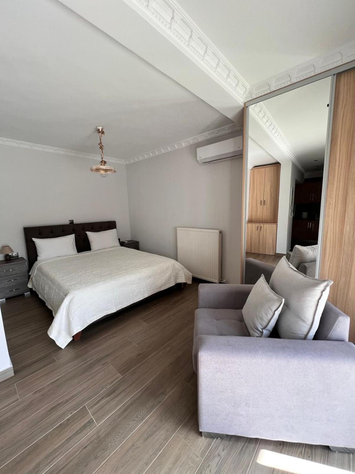 Kontis' Deluxe Furnished Apartment Loutráki Eksteriør billede